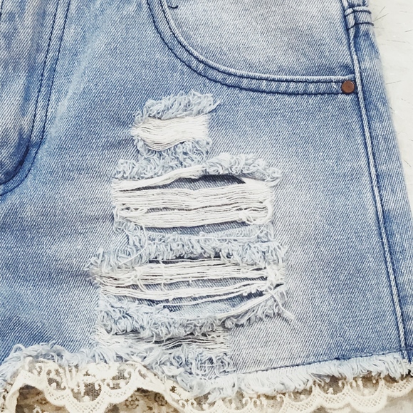 Forever 21 Festival Shorts - Picture 3 of 5